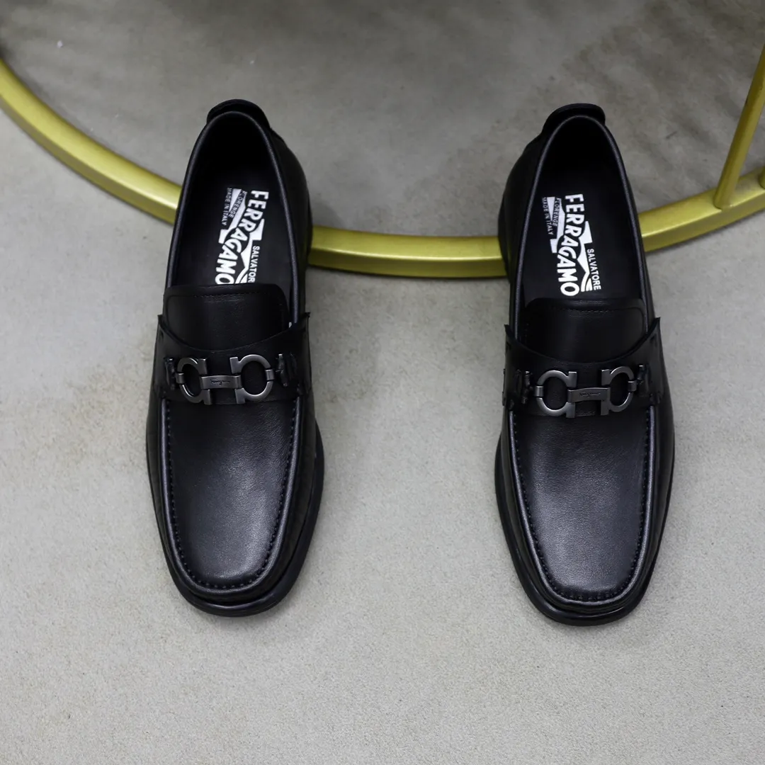 Men's shoes: 270🙅‍♂️🙅‍♂️🙅‍♂️Niuli Brand: Ferragamo Standard code: Men's code 38/44 (45 customized) Grade: Same as the official website Material: Original imported cowhide leather lining Original wear-resistant lightweight outsole Style category: Men's casual slip-on shoes Distinguished luxury brand elements top luxury Color: Actual picture color